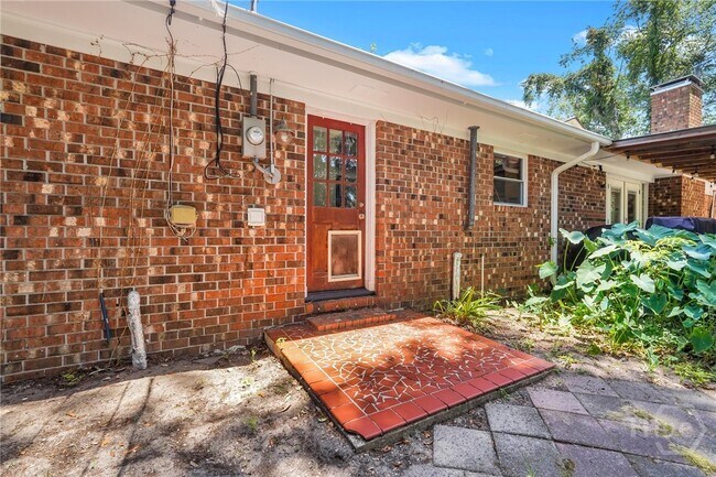 Primary Photo - 2221 Bonaventure Rd