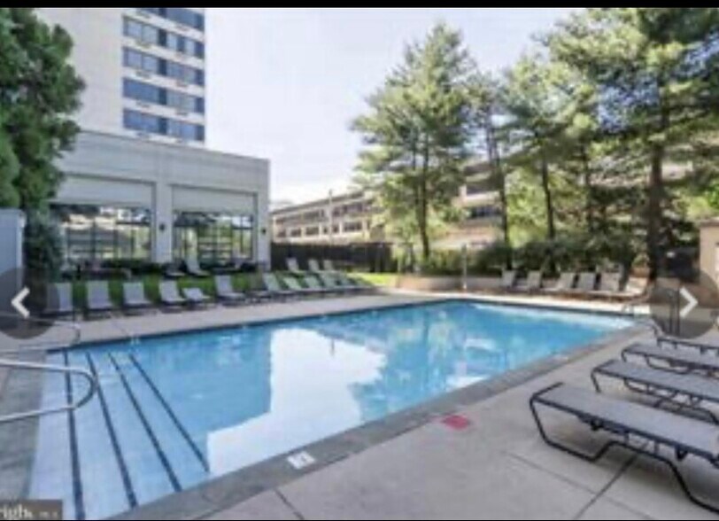 Heated pool included - 2001 Hamilton St
