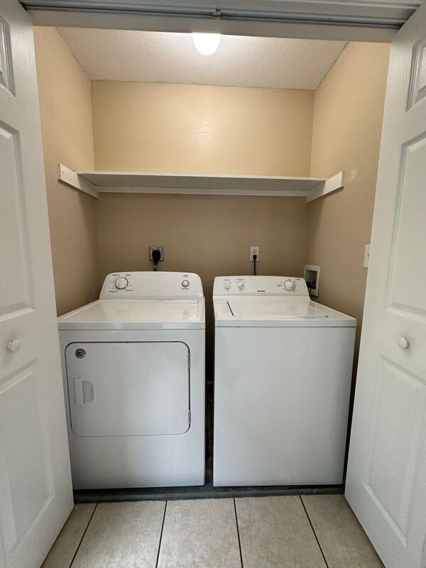 Building Photo - 10 Zell Ln