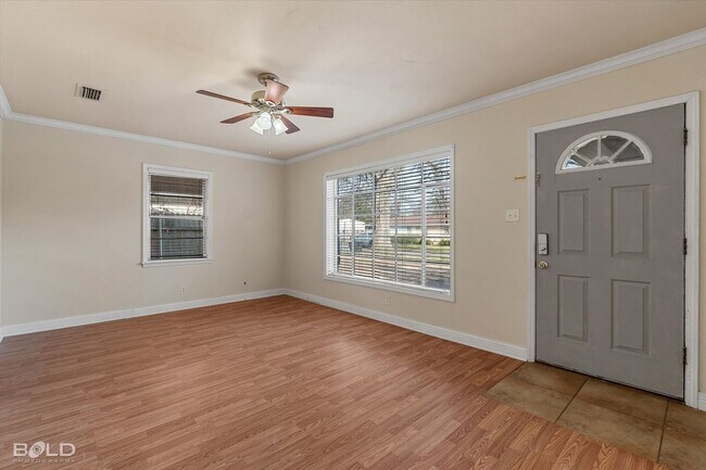 Building Photo - 2726 W Cavett Dr