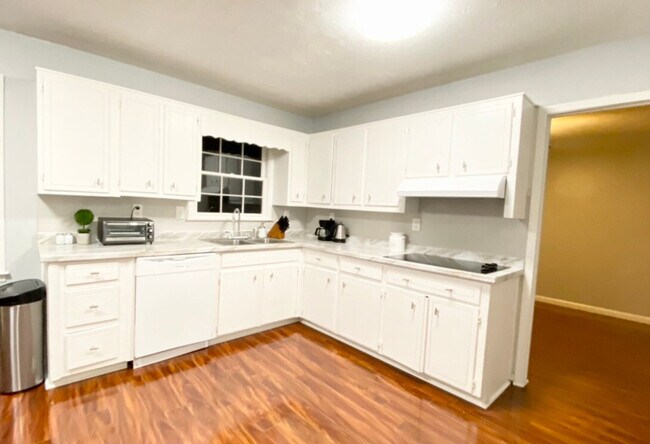 Building Photo - 175 Michael Dr