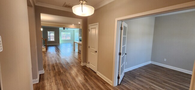 Building Photo - 2606 Dorset Ln