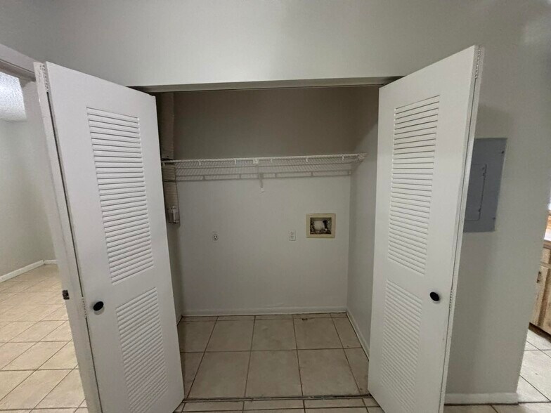 Building Photo - 3844 NW Huntsboro St