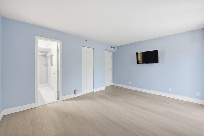 Building Photo - 2070 Homewood Blvd