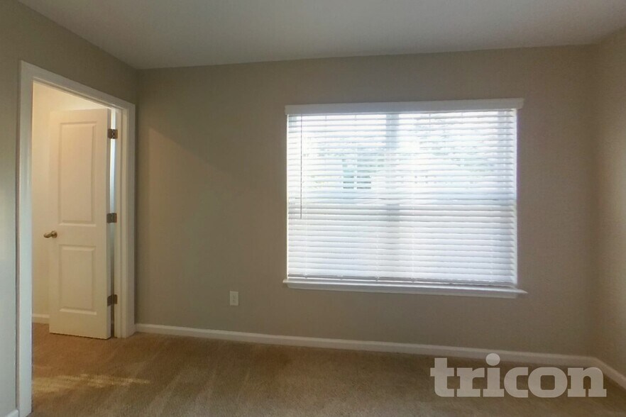 Building Photo - 283 Millen Dr