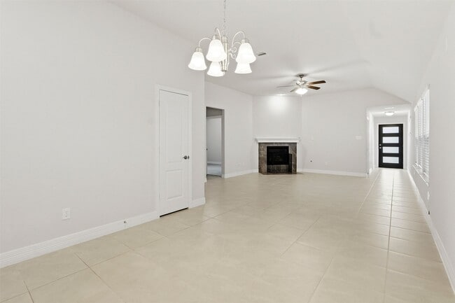 Building Photo - 40704 Guillemont Ln