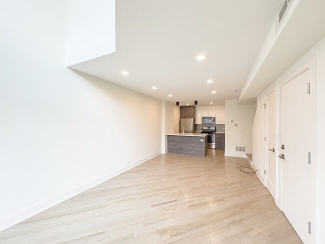 Building Photo - 949 W Grace St