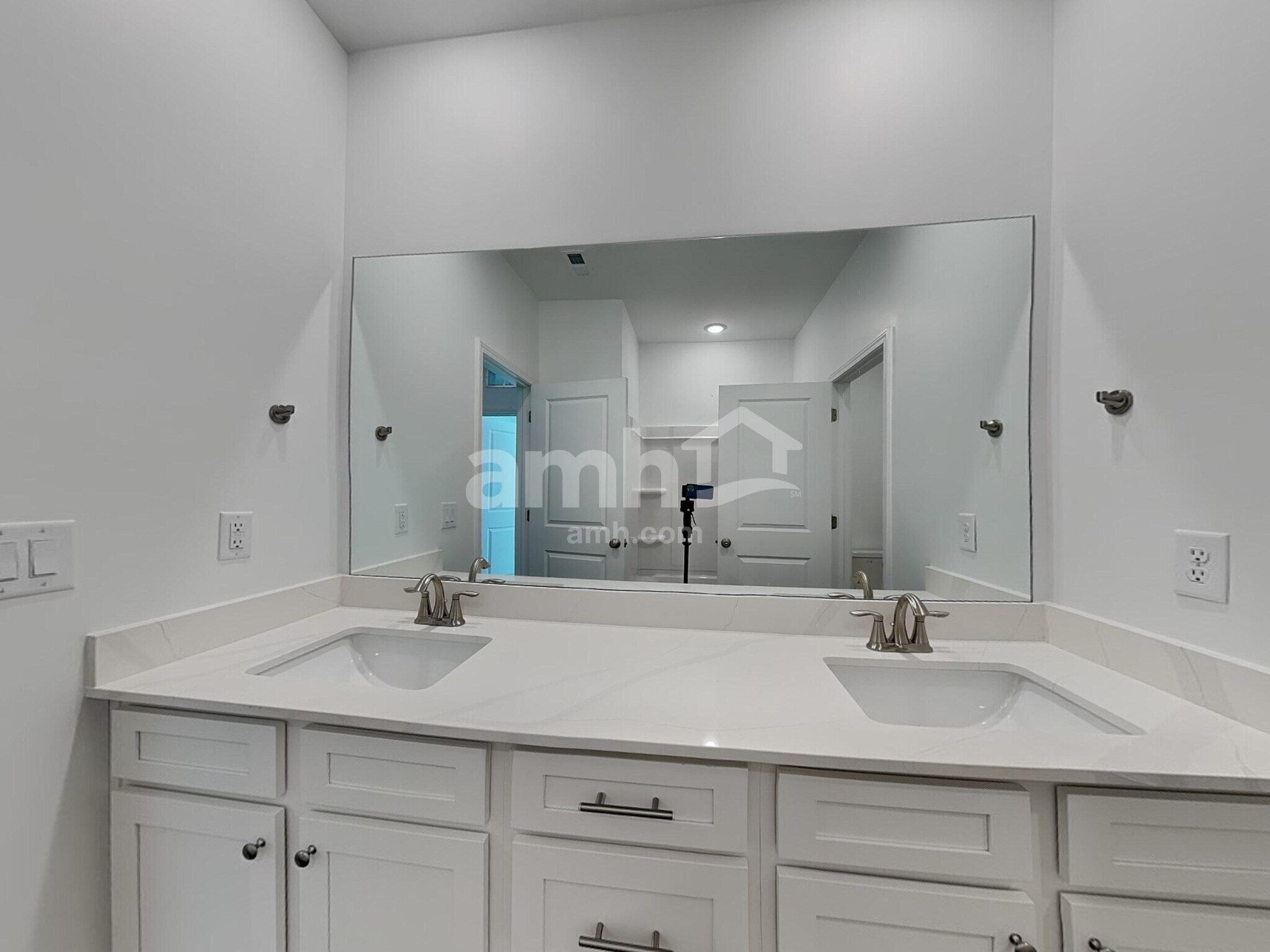 Building Photo - 1675 Soapstone Rd