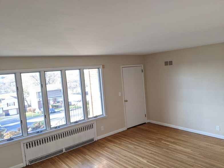 Building Photo - 639 Oakdene Ave