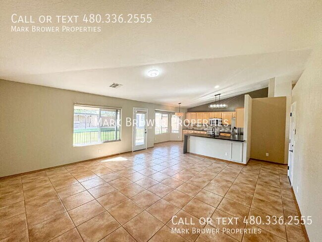 Building Photo - 566 S Esmeralda