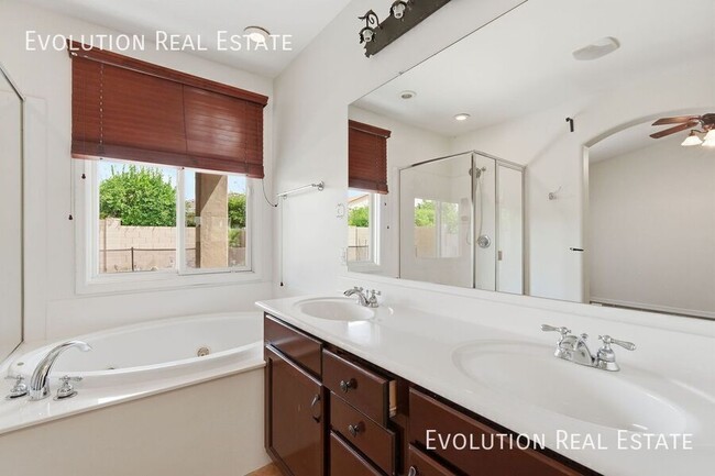 Building Photo - 3287 S Cottonwood Dr