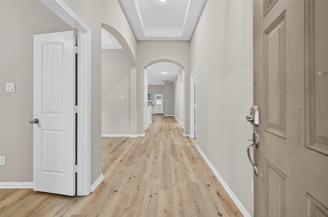 Building Photo - 2450 Garden Shadow Dr