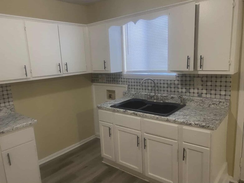 Building Photo - 95 W Mallory Ave