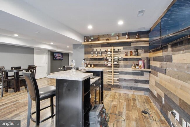 Building Photo - 7420 Mayflower Ct