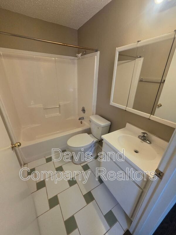 Building Photo - 707 Devonian Dr
