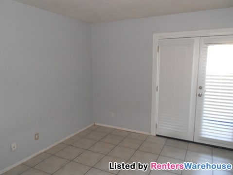 Building Photo - 1840 E Morten Ave