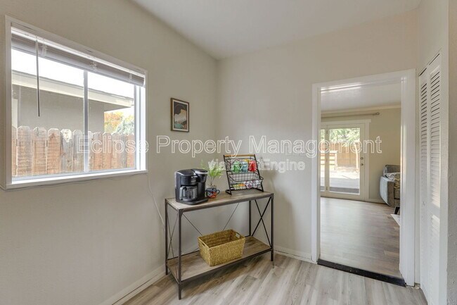 Building Photo - 1228 Bonito Ave
