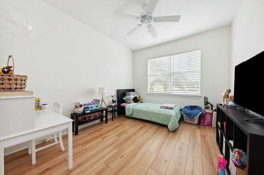 Building Photo - 1416 NE 4th Ct