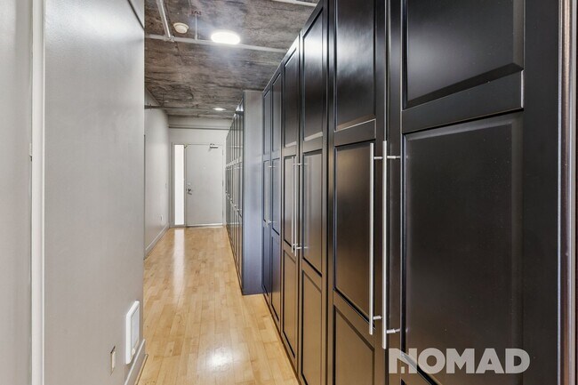 Building Photo - Large 1 Bedroom in Jack London Oakland w/ ...