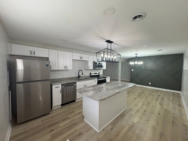 Building Photo - $2,195/month | 4 Bed | 2.5 Bath | 2,046 Sq Ft