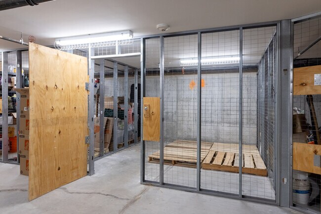 Storage Space - 868 Highland Ave
