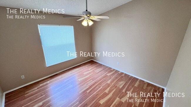 Building Photo - 1107 Isadore Dr