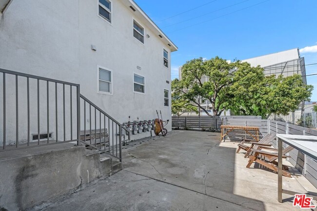 Building Photo - 1805 7th St