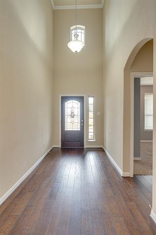 Building Photo - 4112 Hialeah Dr