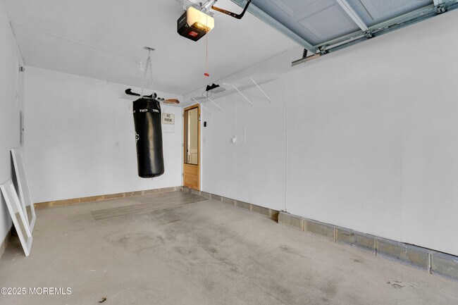 Building Photo - 11 Saratoga Ct