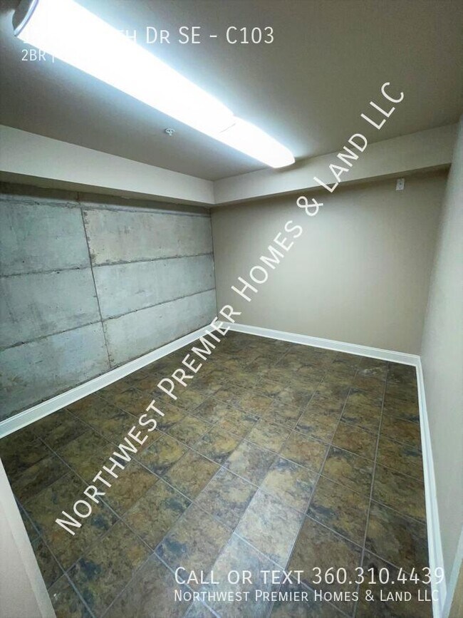 Building Photo - Silver Creek Crossing Condo