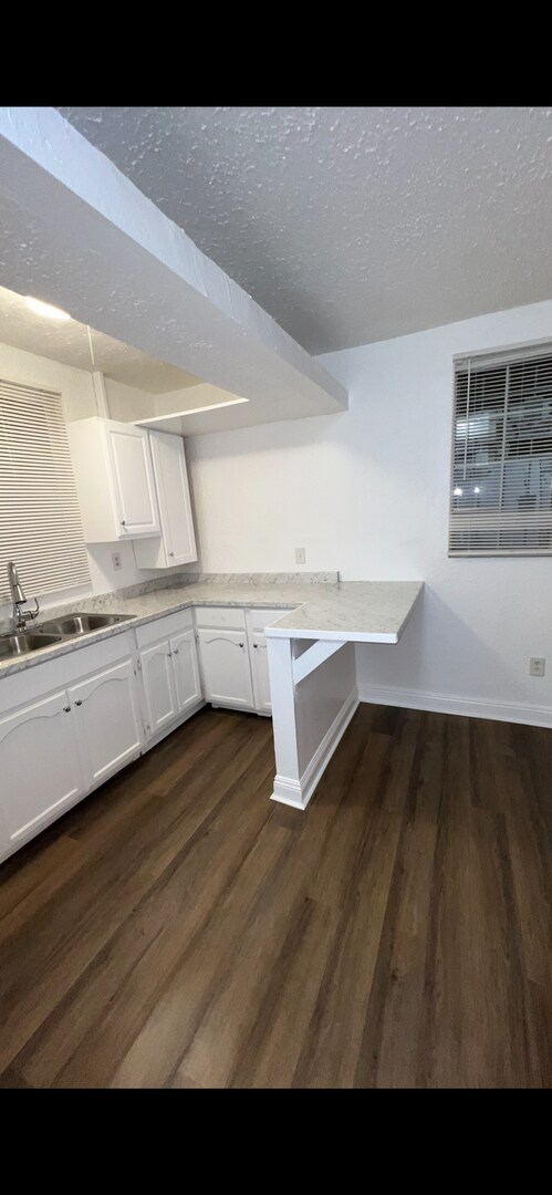 Building Photo - 3958 Normandie Ave