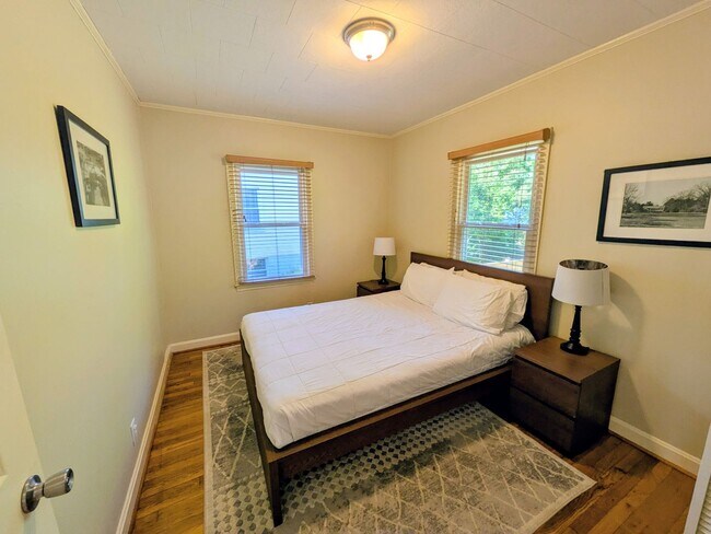 Building Photo - 1126 Martin St