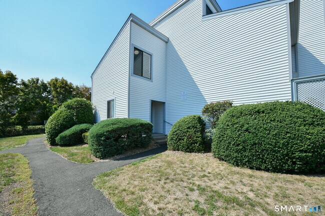 Building Photo - 2 Hamre Ln