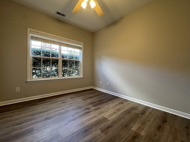 Building Photo - 2004 Helleri Dr