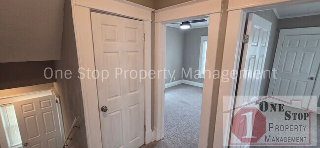 Building Photo - Beautiful 3 Bedroom 2 Bathroom in Kansas City!