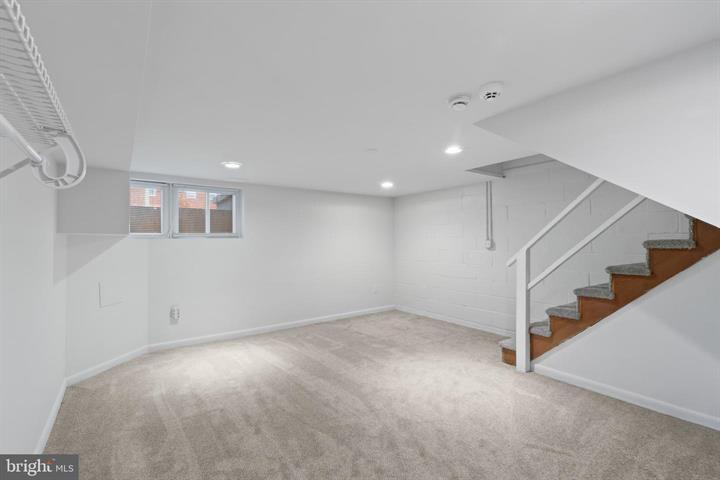 Building Photo - 8146 Del Haven Rd