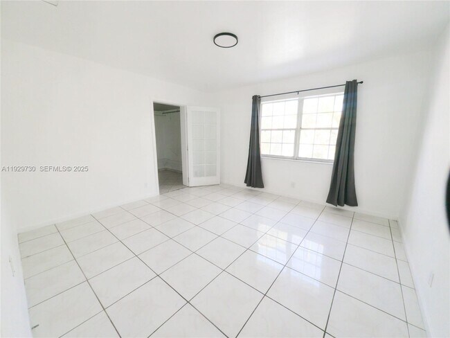 Building Photo - 3623 SW 5th Terrace