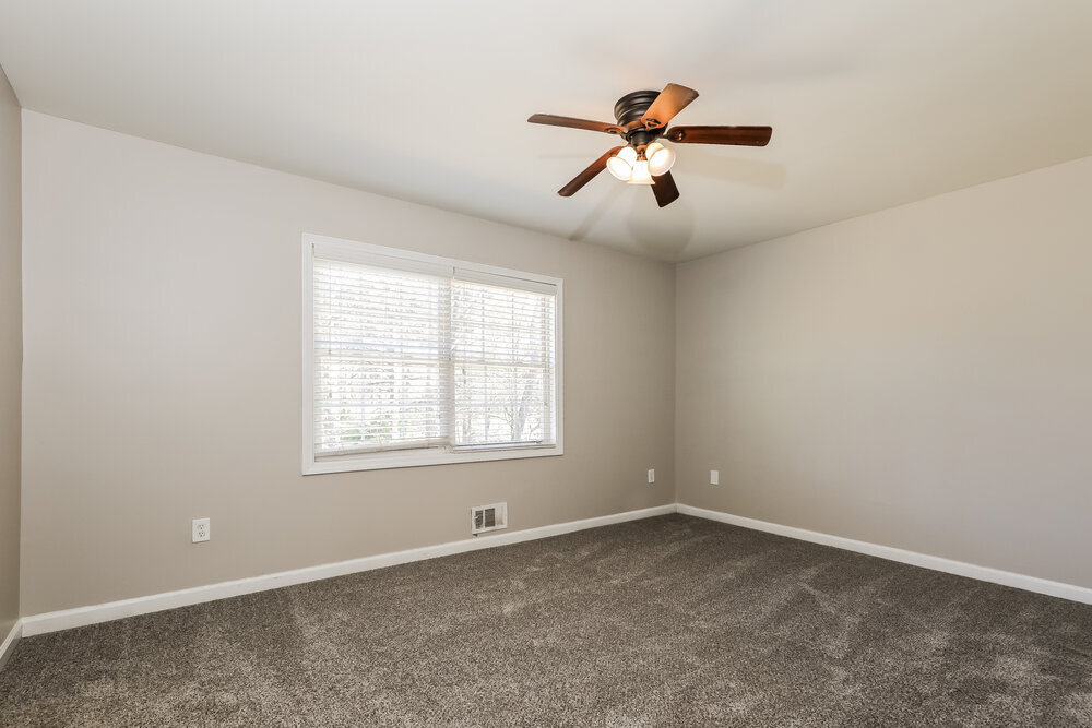 Building Photo - 6396 Thornhedge Dr