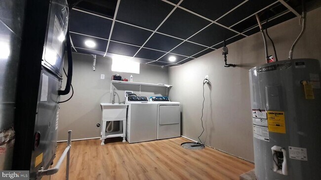 Building Photo - 373 Bowman Rd