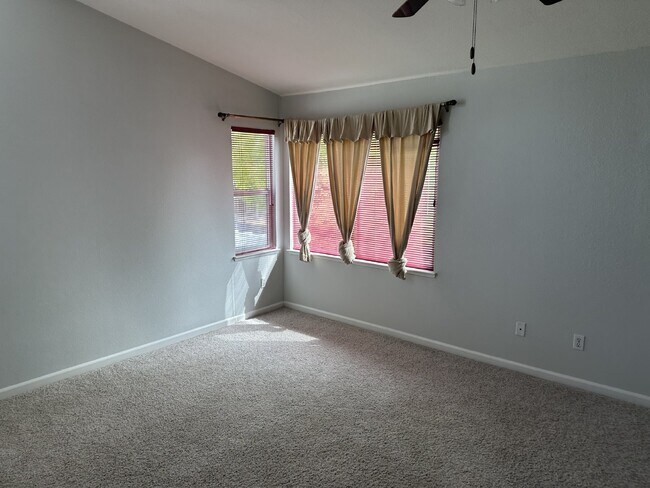 Building Photo - Beautiful 4 Bed/3 Bath Tracy Home with Pool and Fresh Paint