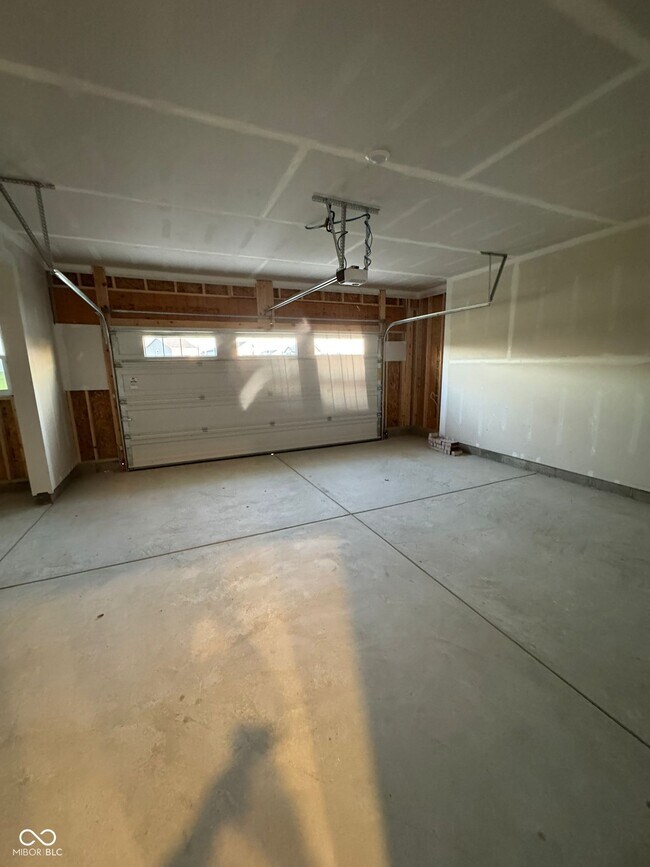 Building Photo - 15370 Farrington Rd