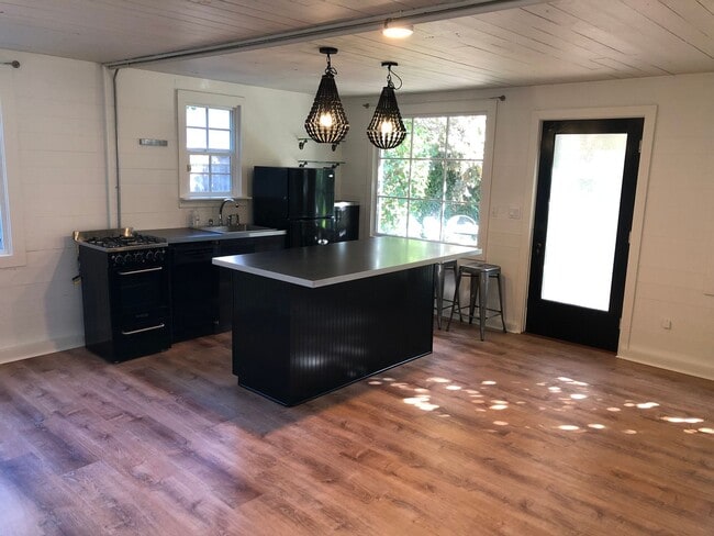 Building Photo - Custom 1 bedroom apartment in downtown Eug...