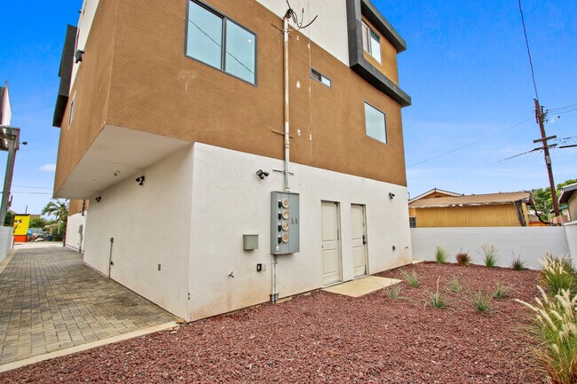 Building Photo - 1139 S Lorena St