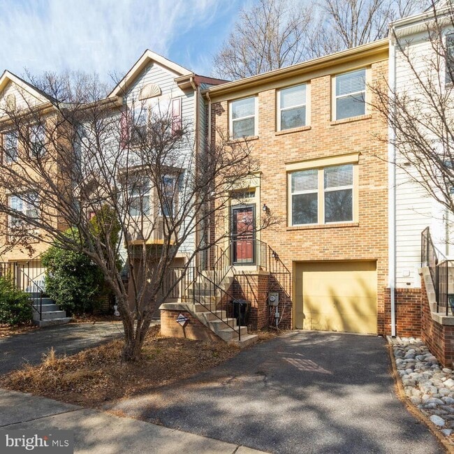 Building Photo - 704 Suffield Dr