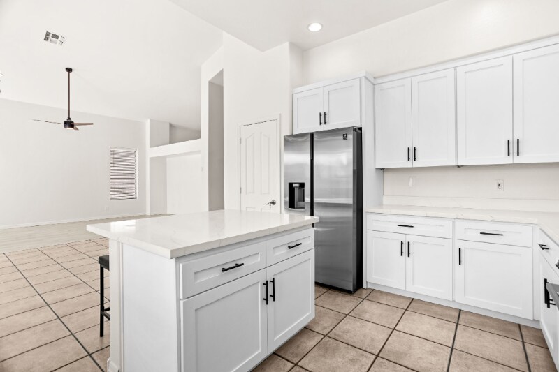 Building Photo - 1247 E Kenwood St