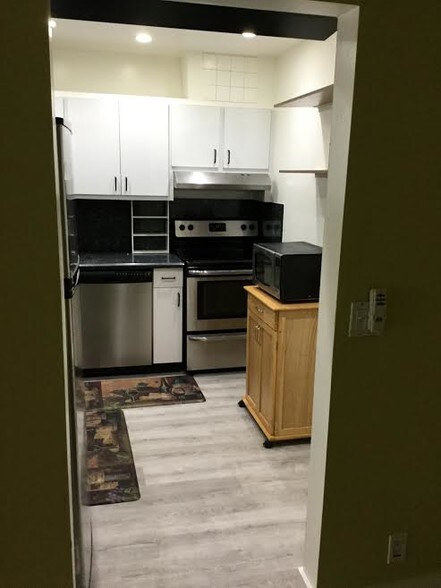 Building Photo - 6207 Bay Club Dr