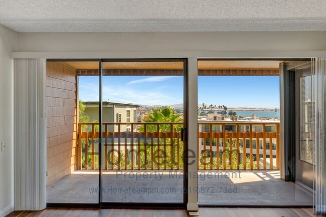 Building Photo - 2 BR/ 2BA 1380 SQFT Point Loma / La Playa ...