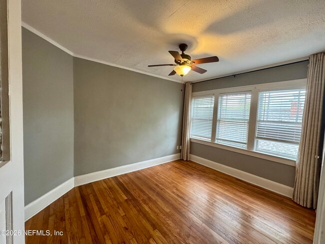 Building Photo - 2325 Myra St