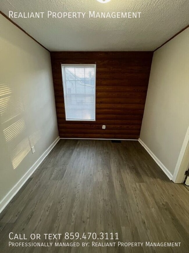 Building Photo - 400 Broadway-