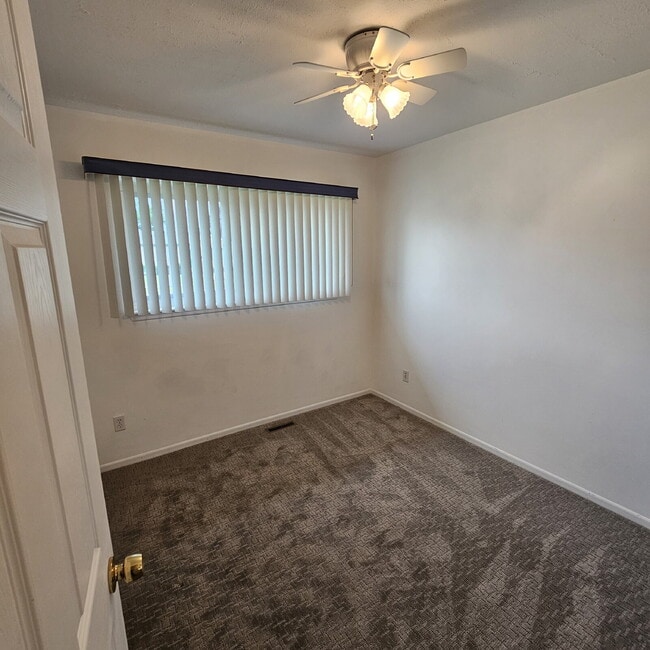 Building Photo - 3 Bedroom, 2 Bathroom, 2 Car Garage Brick ...